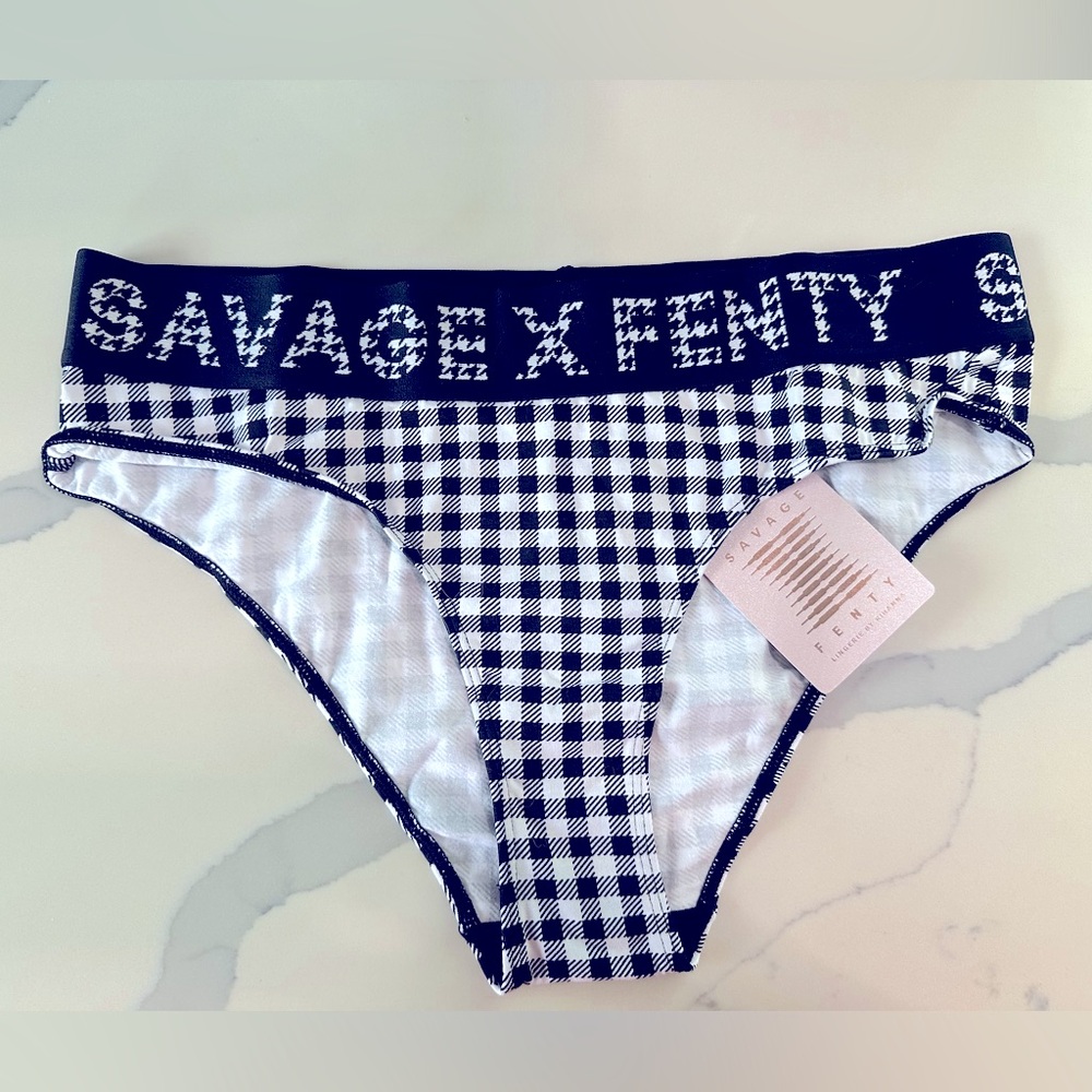 Savage X Fenty 🖤🤍 Black and White size M New with tags.